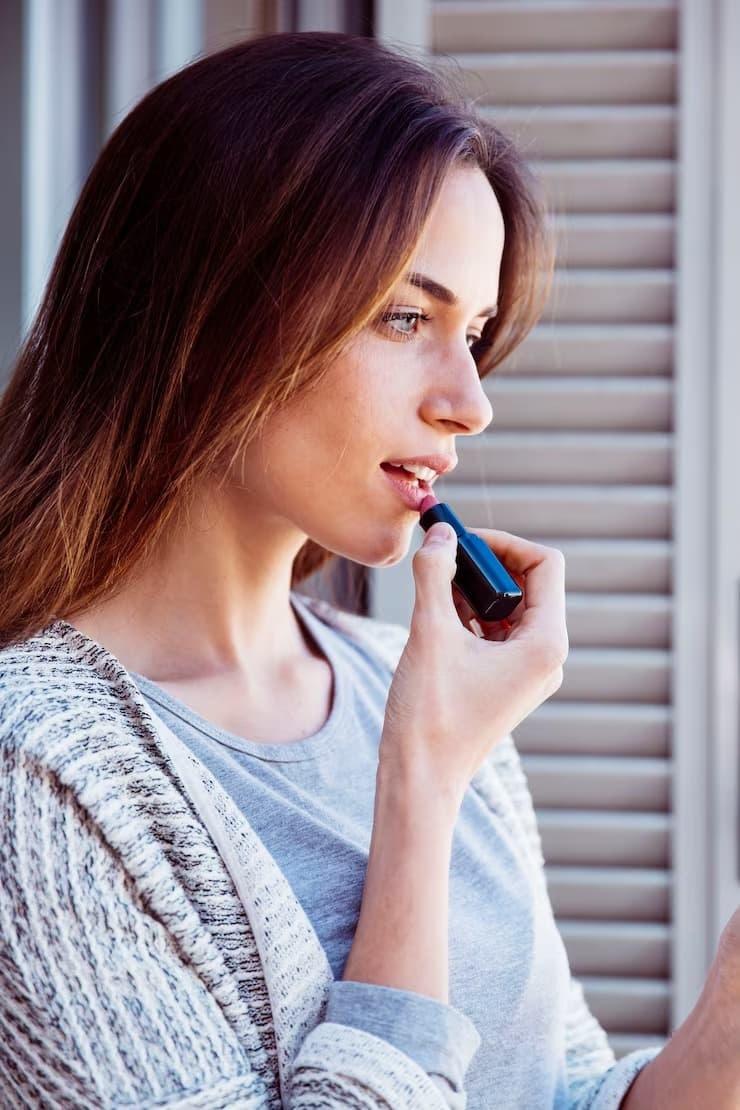 Exploring the Pros and Cons of Electronic Cigarettes