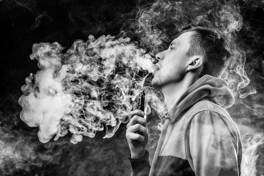 Local advice from nhà cái uy tin and what stores sell 21st century electronic cigarettes for safe, reliable vaping purchases