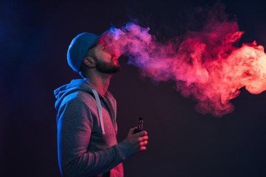 E-Zigaretten health guide and myth-busting — is the electronic cigarette harmful for smokers and teens